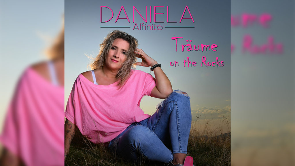 Daniela Alfinito – Träume on the rocks