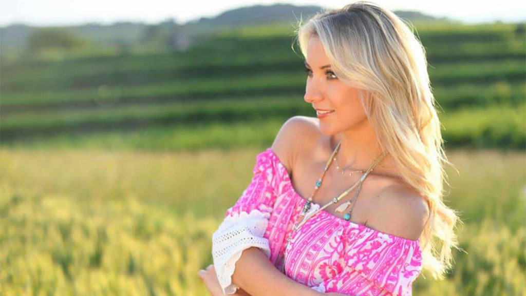 Anna-Carina Woitschack erfüllt jetzt Hörerwünsche