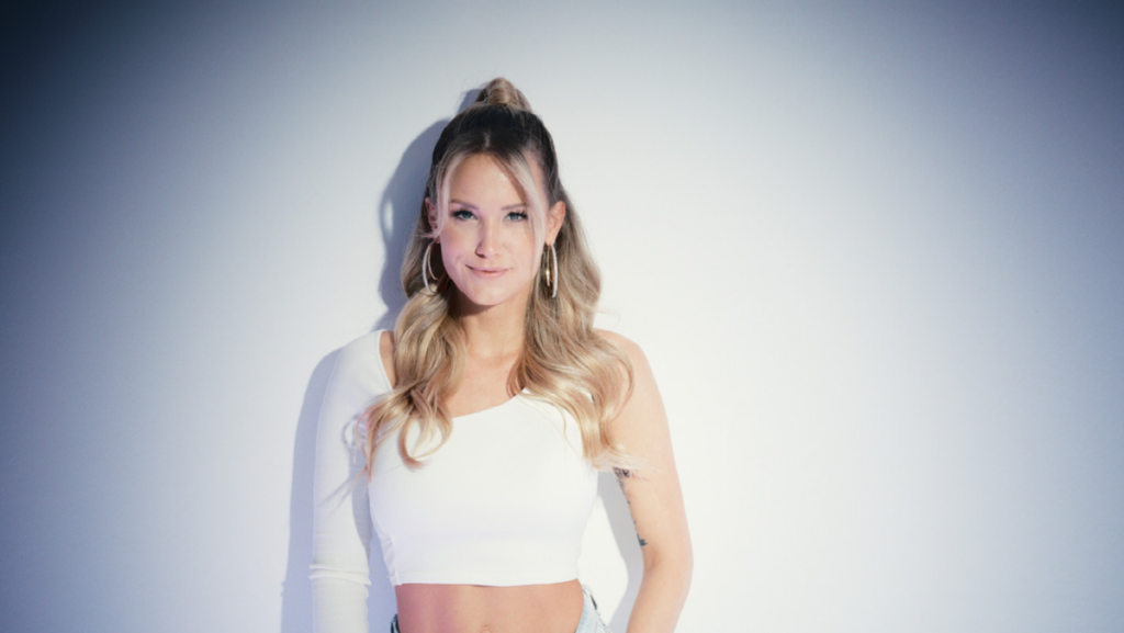 Sonia Liebing löffelt Luftsuppe